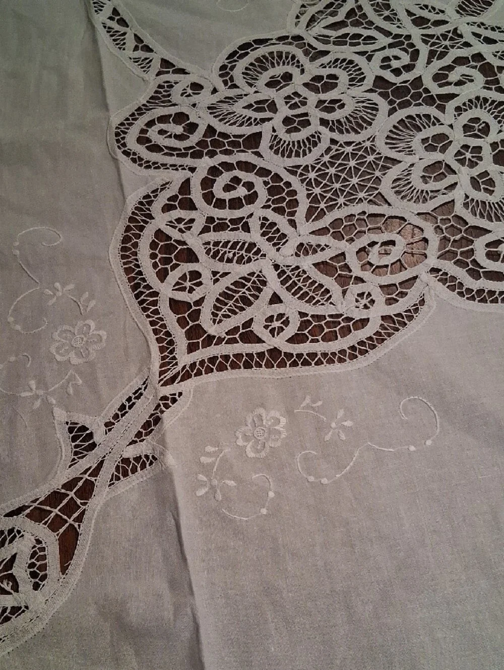 Vintage Hand stitched Elegant White Cutwork Lace Tablecloth for Home Dining